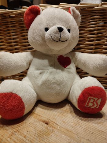 Ourson blanc et rouge