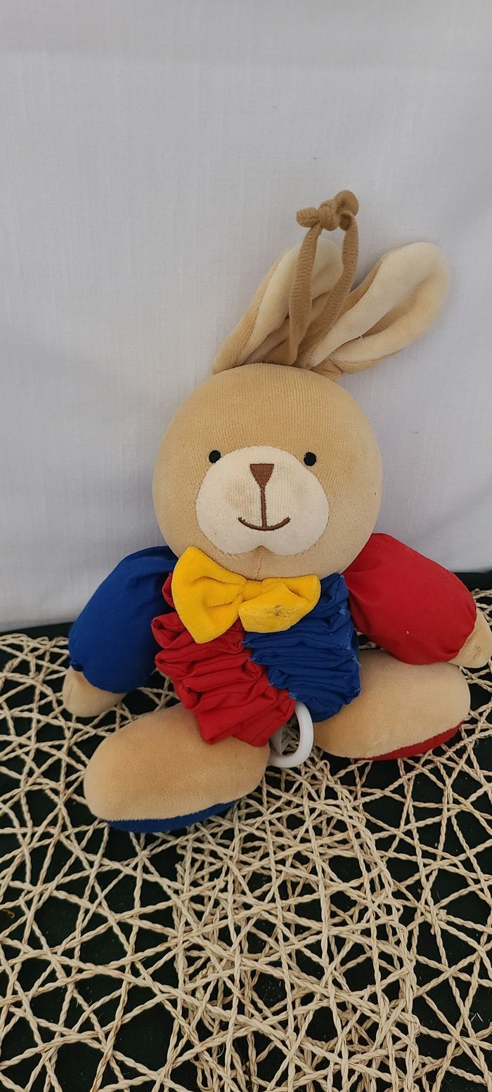 Doudou musical accordéon lapin bleu rouge IKEA
