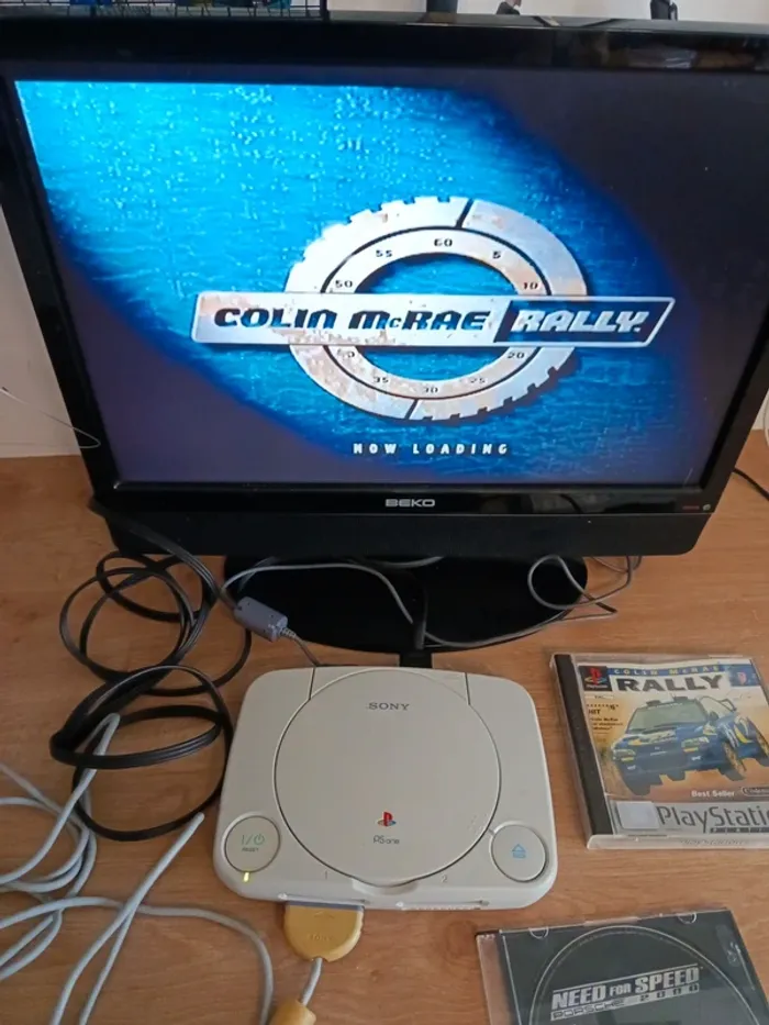 PSone avec manette et 2 jeux - photo numéro 4