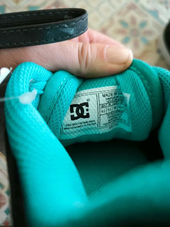 Chaussures DC neuves - photo numéro 3