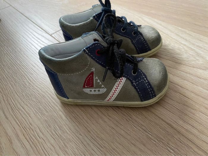 Chaussures orchestra daim 20 bon état - photo numéro 2