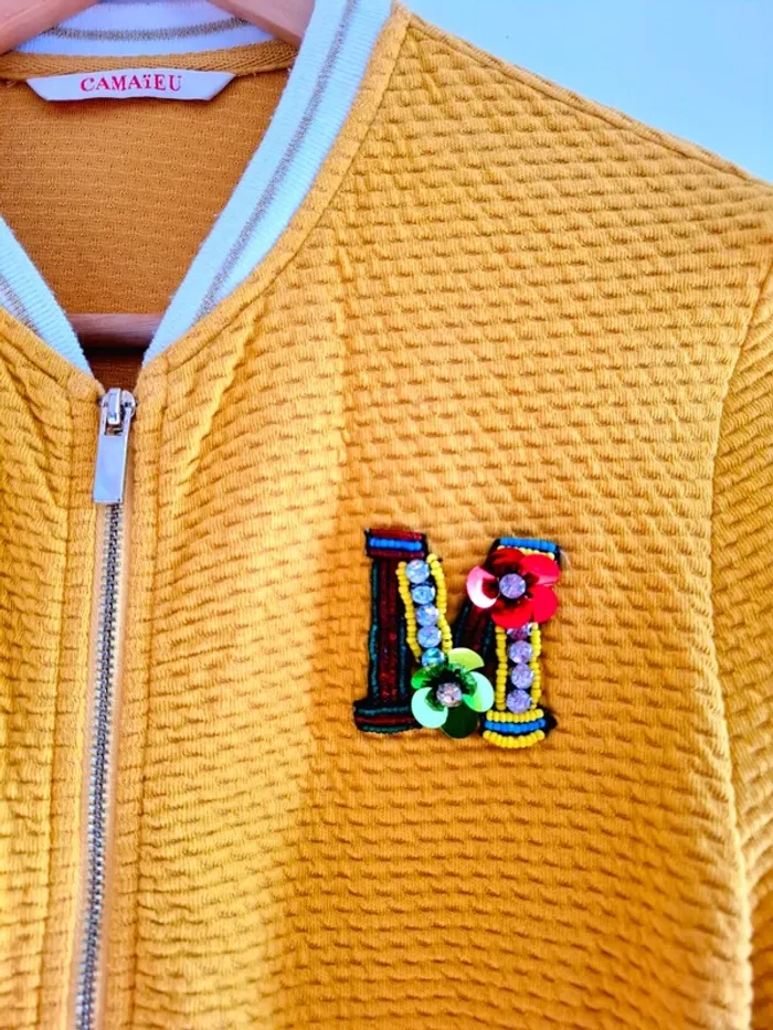 Jolie veste jaune moutarde avec broderie - 34 - très bon état - photo numéro 2