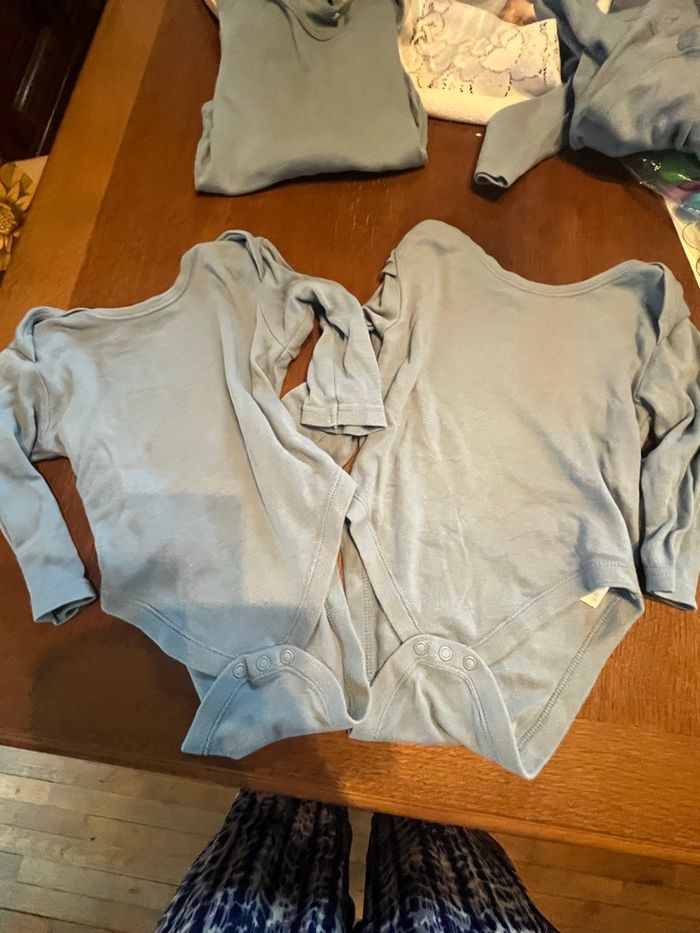 Lot de 7 bodies de 9 à 36 mois - photo numéro 5