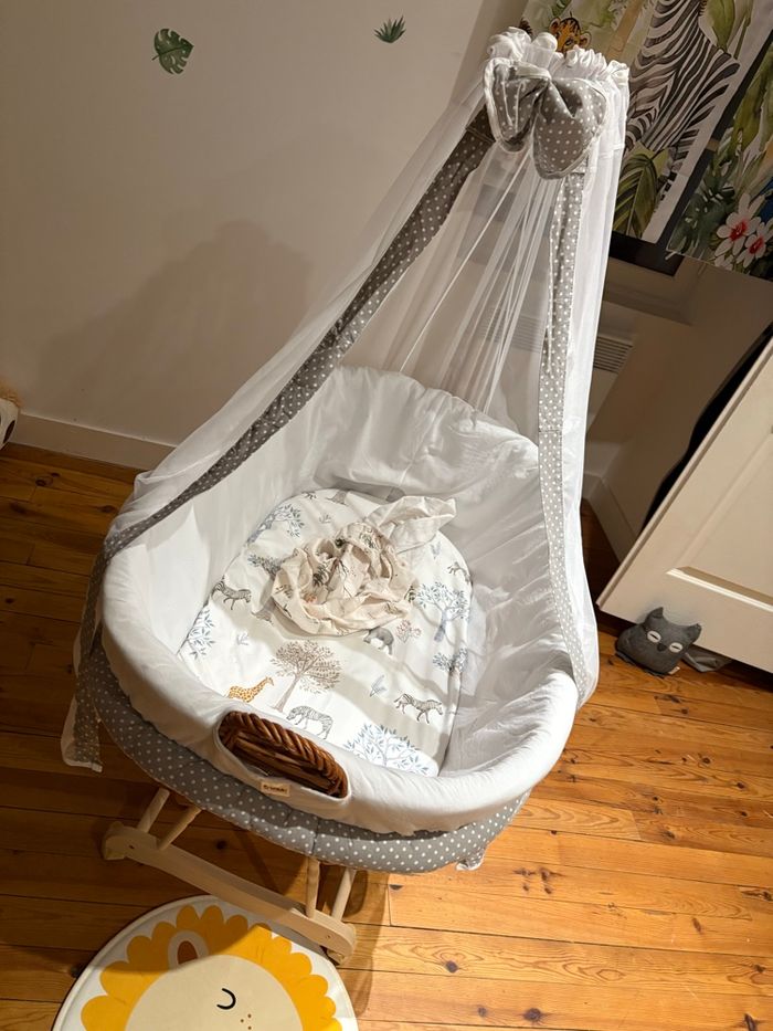 Berceau en osier avec sa tête de lit - photo numéro 2