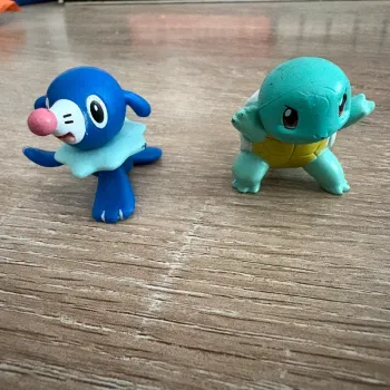 Lot de 2 figurines tomy pokemon