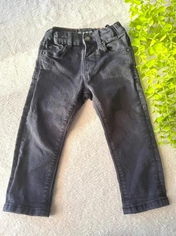 Très beau jean pour petit garçon Zara
