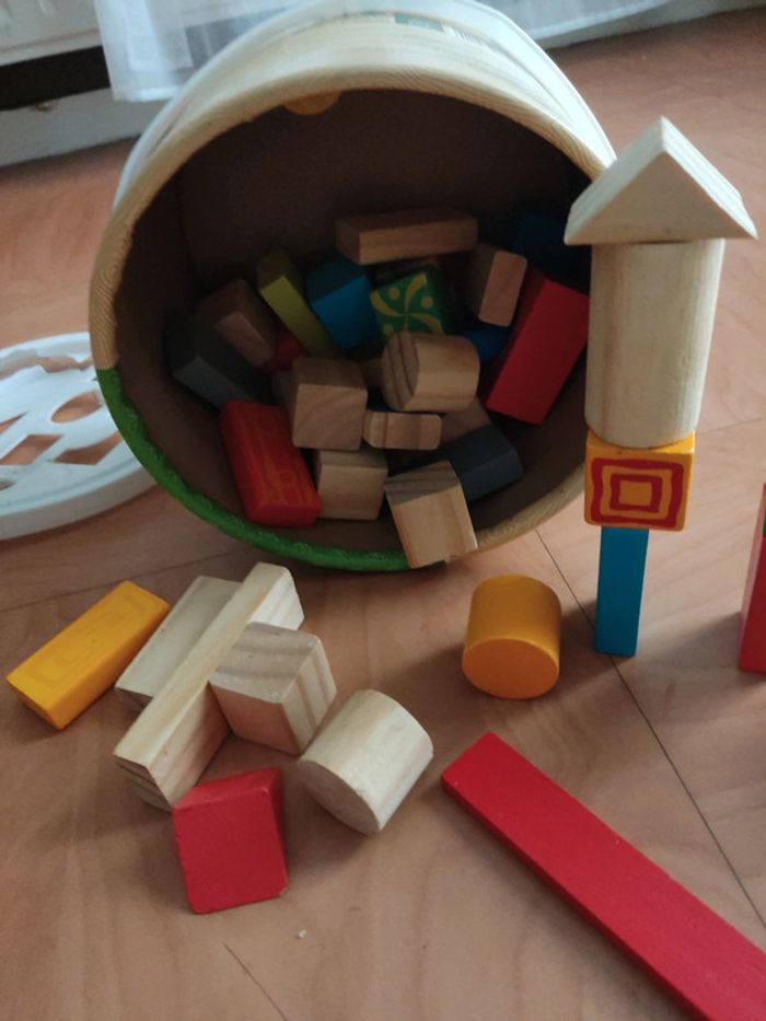 Seau de bûchettes et formes en bois - photo numéro 3