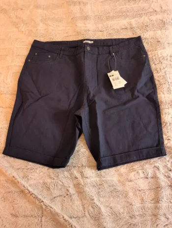 Short bleu marine taille 50 gemo Neuf