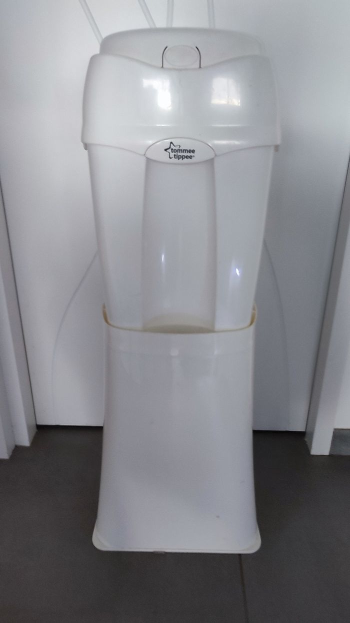 Poubelle de couches avec une recharge Tommee Tippee Beebs
