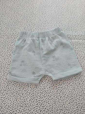 Short bébé KIABI 12 mois – motif palmiers vert pastel été