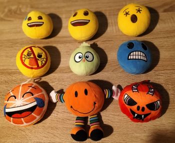 Lot peluches émoticônes