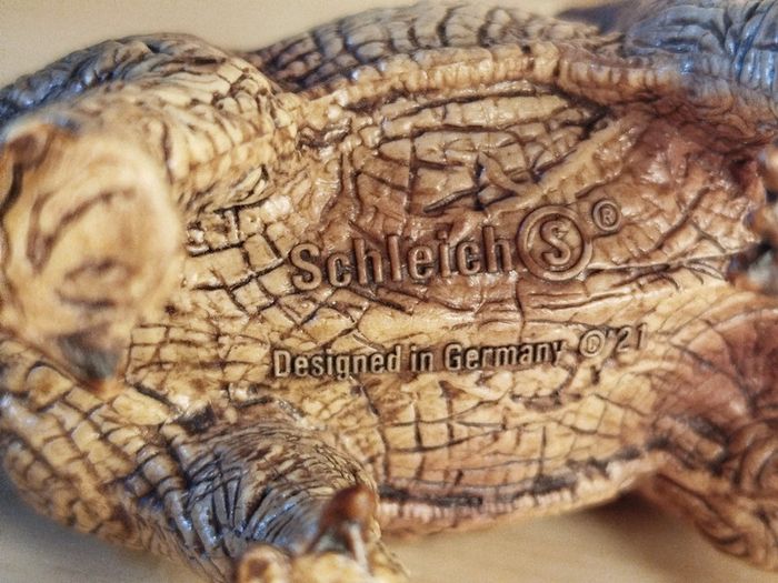 Schleich Amargasaurus Figurine dinosaure bordeaux et marron - photo numéro 5