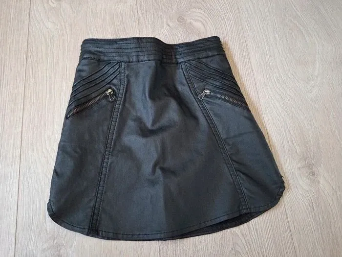 Jupe noire simili cuir neuve Gémo 6 ans