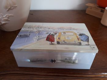 Boite en metal rectangulaire