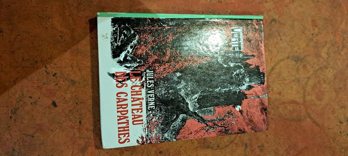 Livre le château des carpathes