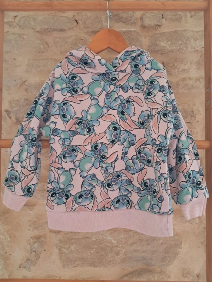 Sweat à capuche rose stitch 2 / 3 ans très bon état