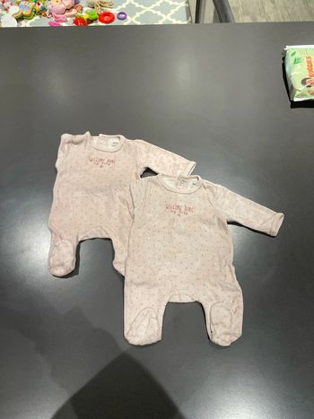 lot de 2 pyjamas kiabi en 1 mois