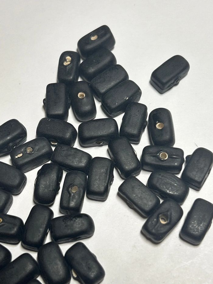 A822, 50 perles anciennes noires mates verre opaque - photo numéro 2