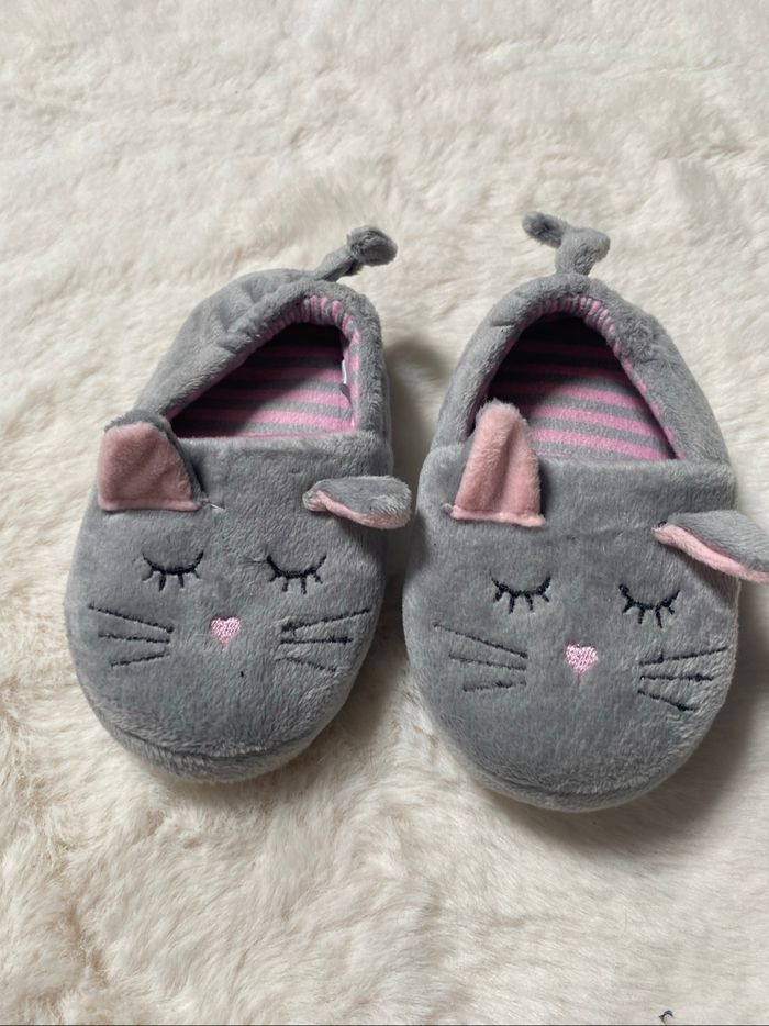 Chaussons souris gris tout doux - Taille 24 - TBE 💖 - photo numéro 2
