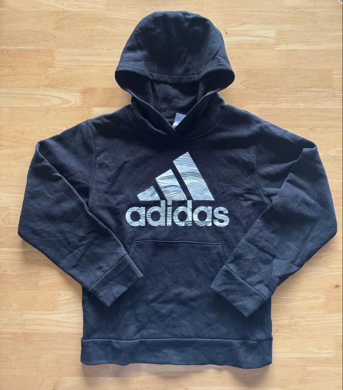 Pull Adidas à capuche enfant – Style sport / streetwear