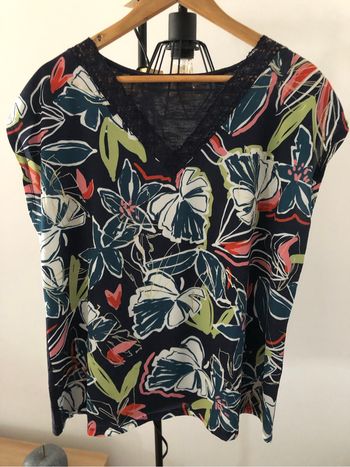 Haut Armand Thiery bleu et fleuri taille 44