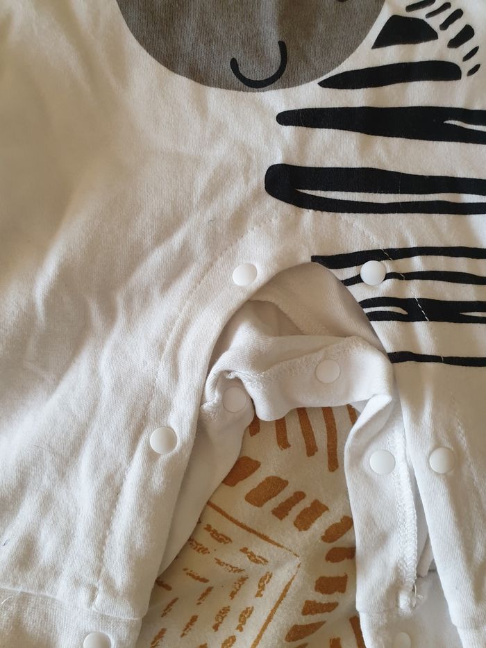Pyjama zèbre 3-6M - photo numéro 4