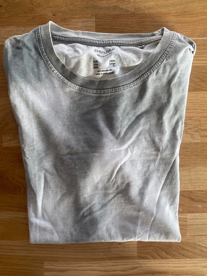 T-shirt dégradé de gris. Bershka