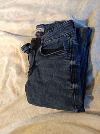 Jean 9 ans garçon en très bon état 