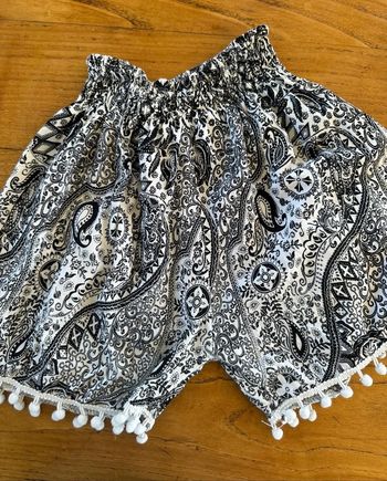 Short noir et blanc en coton