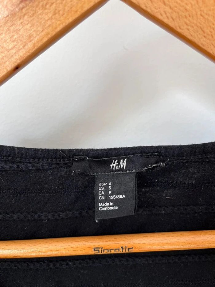 T-shirt noir mignion H&M - photo numéro 4