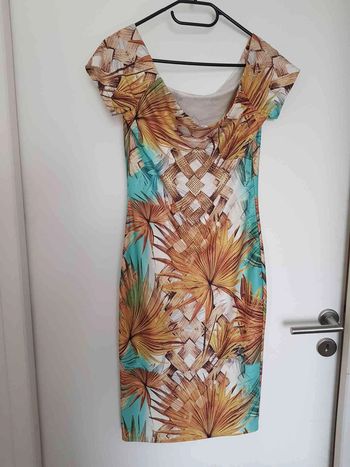 Robe épaule dénudées moulante coloré avec strass taille 36