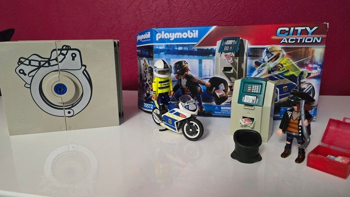 Lot playmobil : voleur et policier et poste police transportable - photo numéro 9