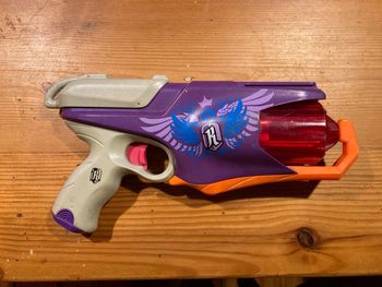 Nerf rebelle avec barillet rotatif