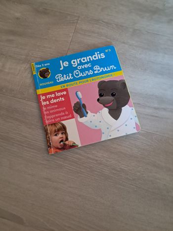Je grandi avec petit ours brun