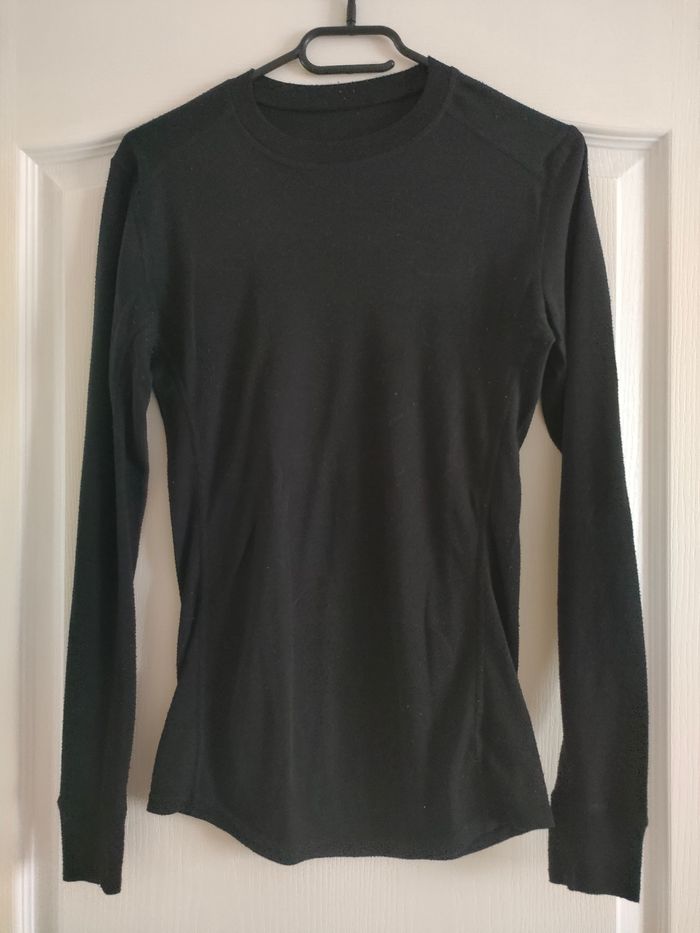 Lot de 2 hauts manches longues chaud taille M en bon état