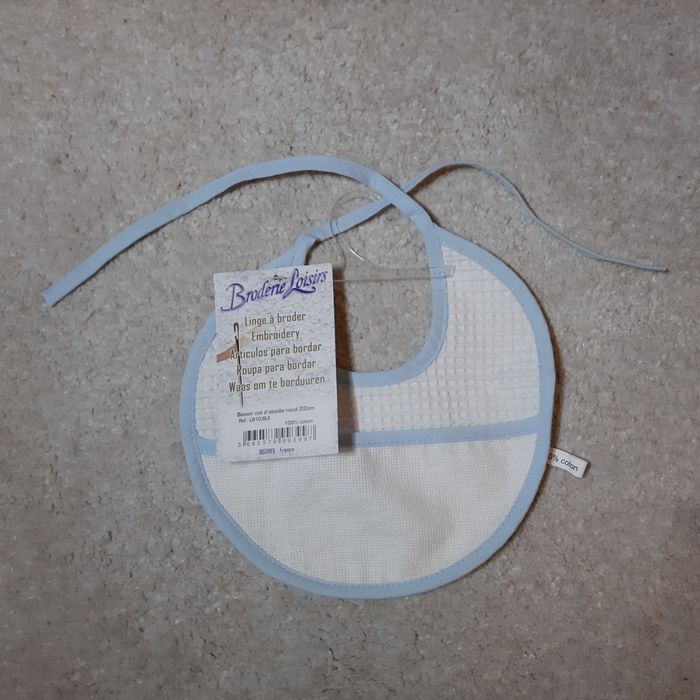 Bavoir à broder 22 cm en coton neuf