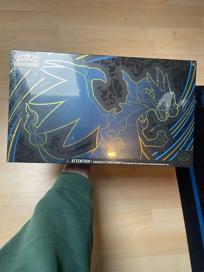 Pokémon - Coffret ultra premium UPC Dracaufeu Flammes fantasmagoriques (ME02)