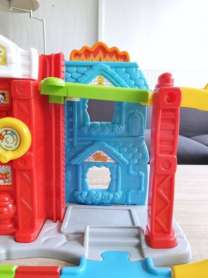 Tut tut bolide maxi caserne de pompiers - photo numéro 5