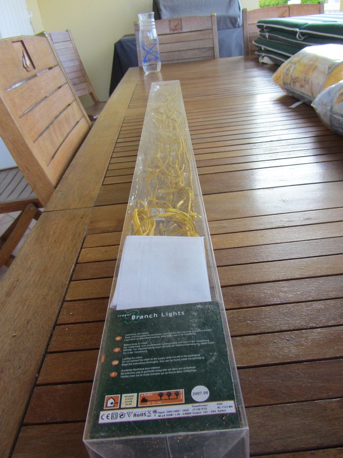 Branches lumineuses dorées neuves