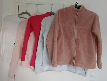 Lot de vêtements fille – taille 10 à 12 ans.