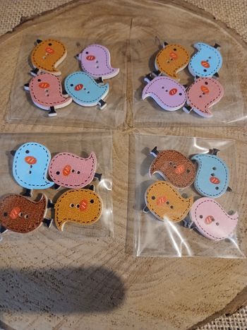 Lot de 4 sachets de boutons en bois oiseaux