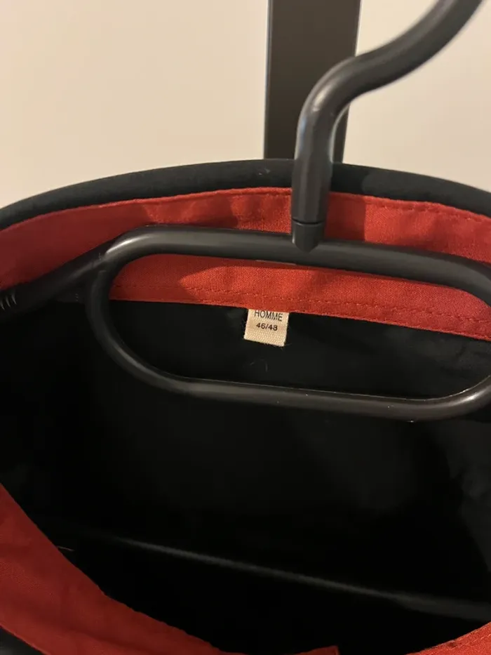 Chemise noire et rouge Taille 46/48 - photo numéro 3