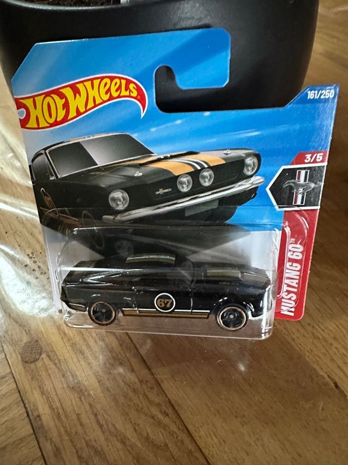 Voiture mustang Hot Wheels Neuf