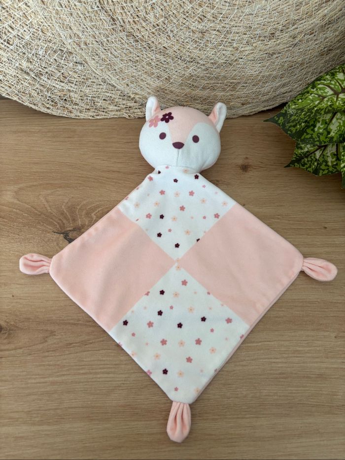 Doudou plat renard biche rose blanc fleur mes petits cailloux
