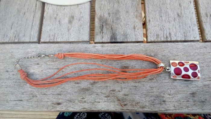 Collier orange