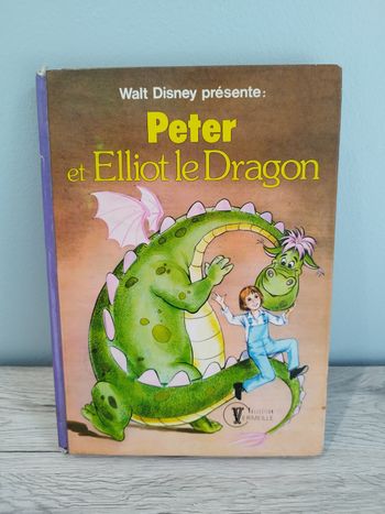 Livre Disney vintage Peter et Elliot le dragon 