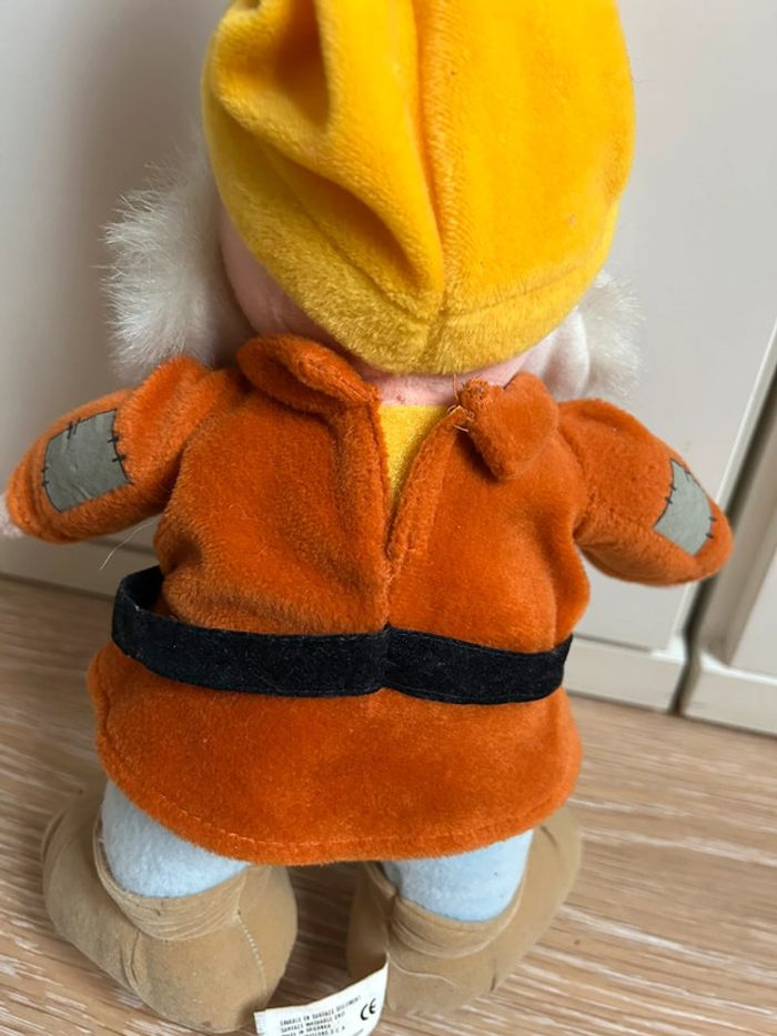 Peluche vintage Disneyland Paris - Joyeux - blanche neige et les 7 nains - photo numéro 6