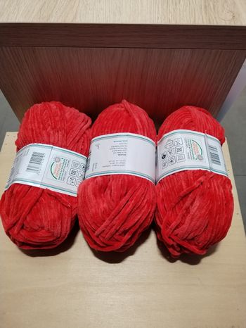 Lot de 3 pelotes (300 g) de Laine Velours rouge 