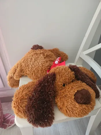 Grosse peluche chien