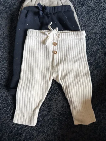 Lot de pantalon / legging bébé fille ou garçon 0/1 mois